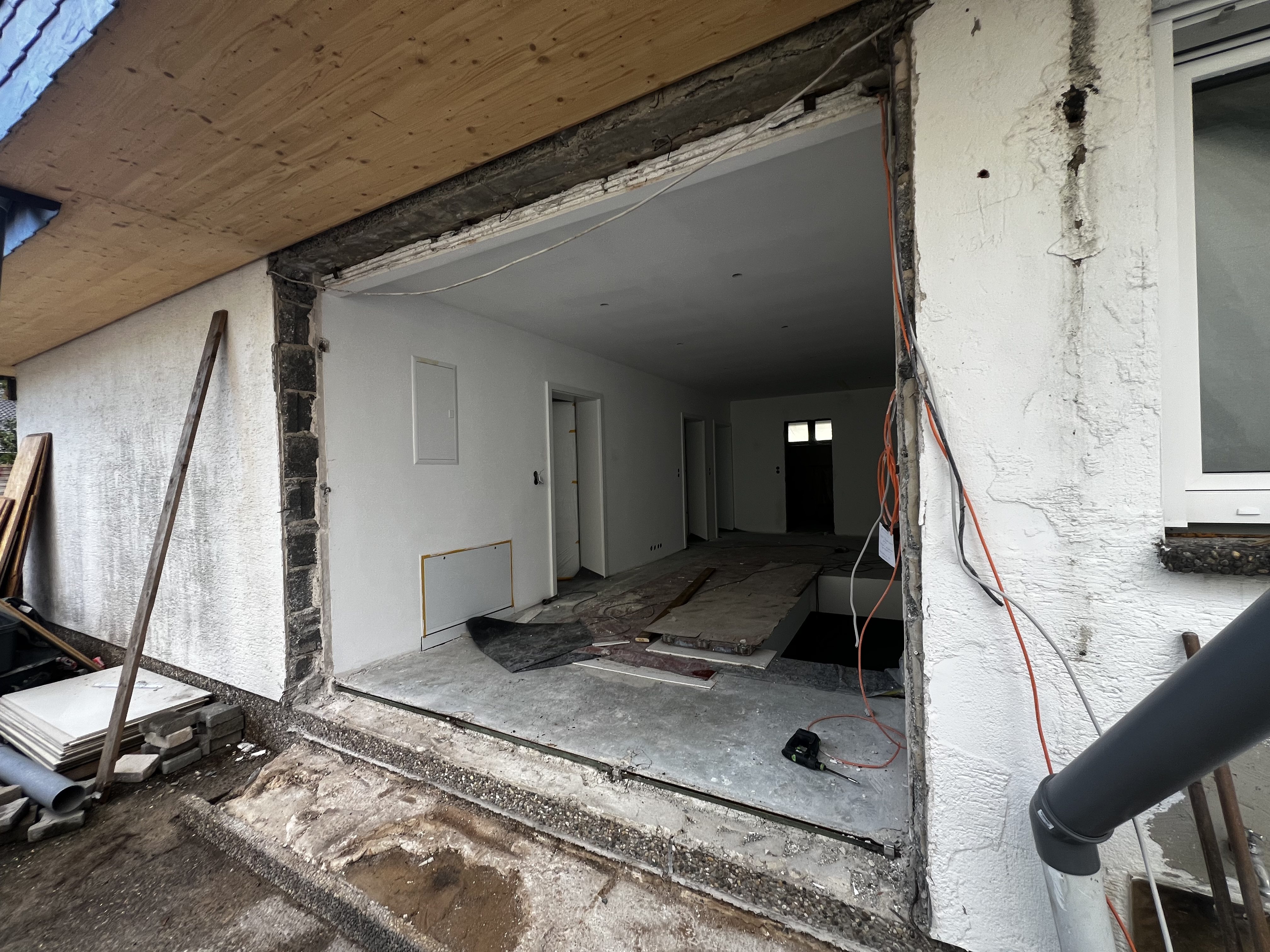 Przygotowany otwór wejściowy przed osadzeniem drzwi